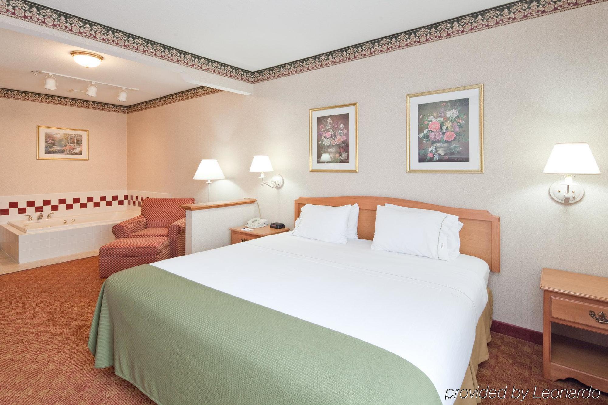 Holiday Inn Express Hotel & Suites Wauseon By Ihg Pokoj fotografie